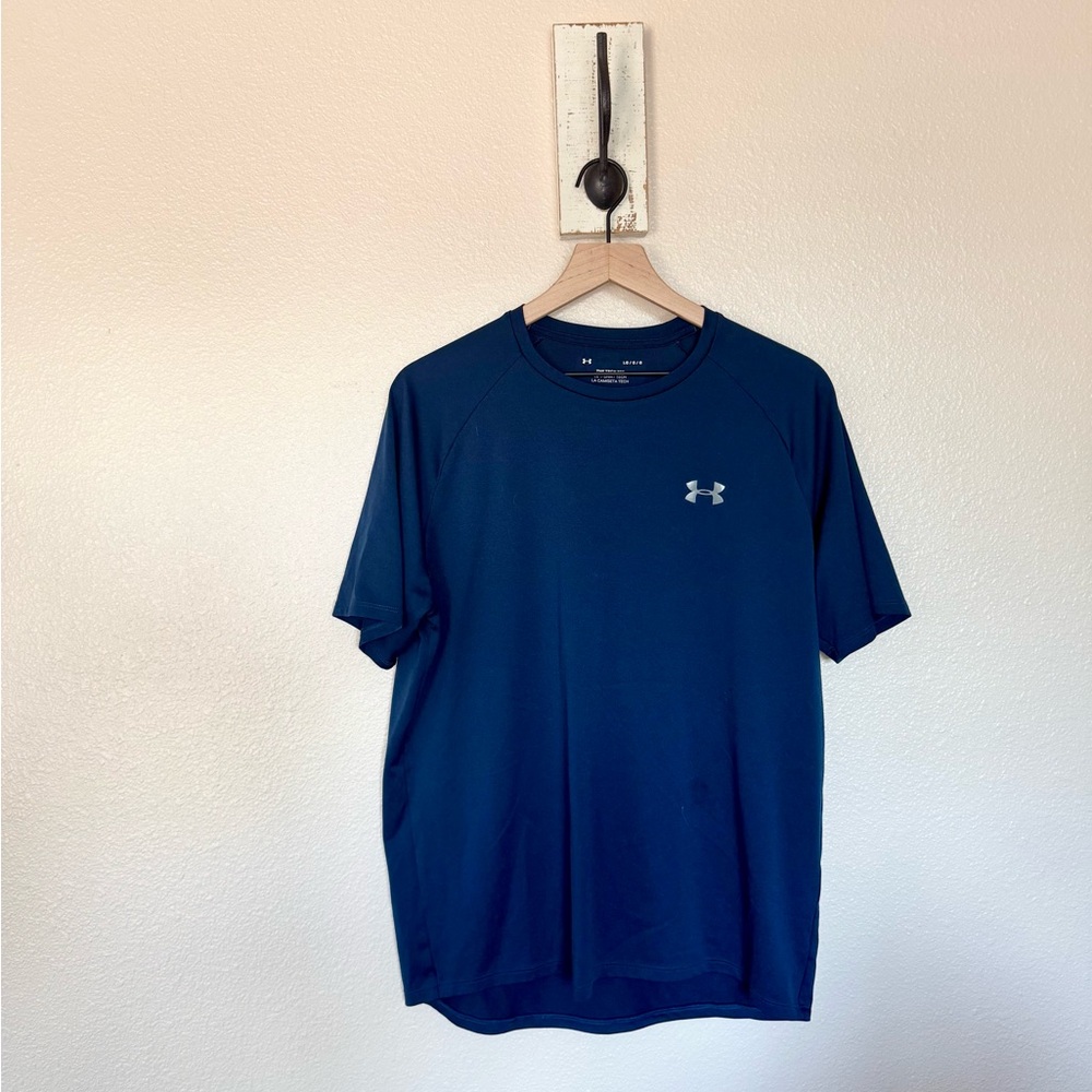 UNDER ARMOUR • Navy Blue Short Sleeve Athletic Tee